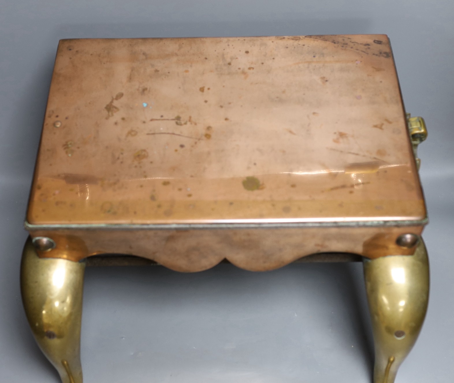 A Georgian brass and copper footman, 28 cms high x 42 cms wide